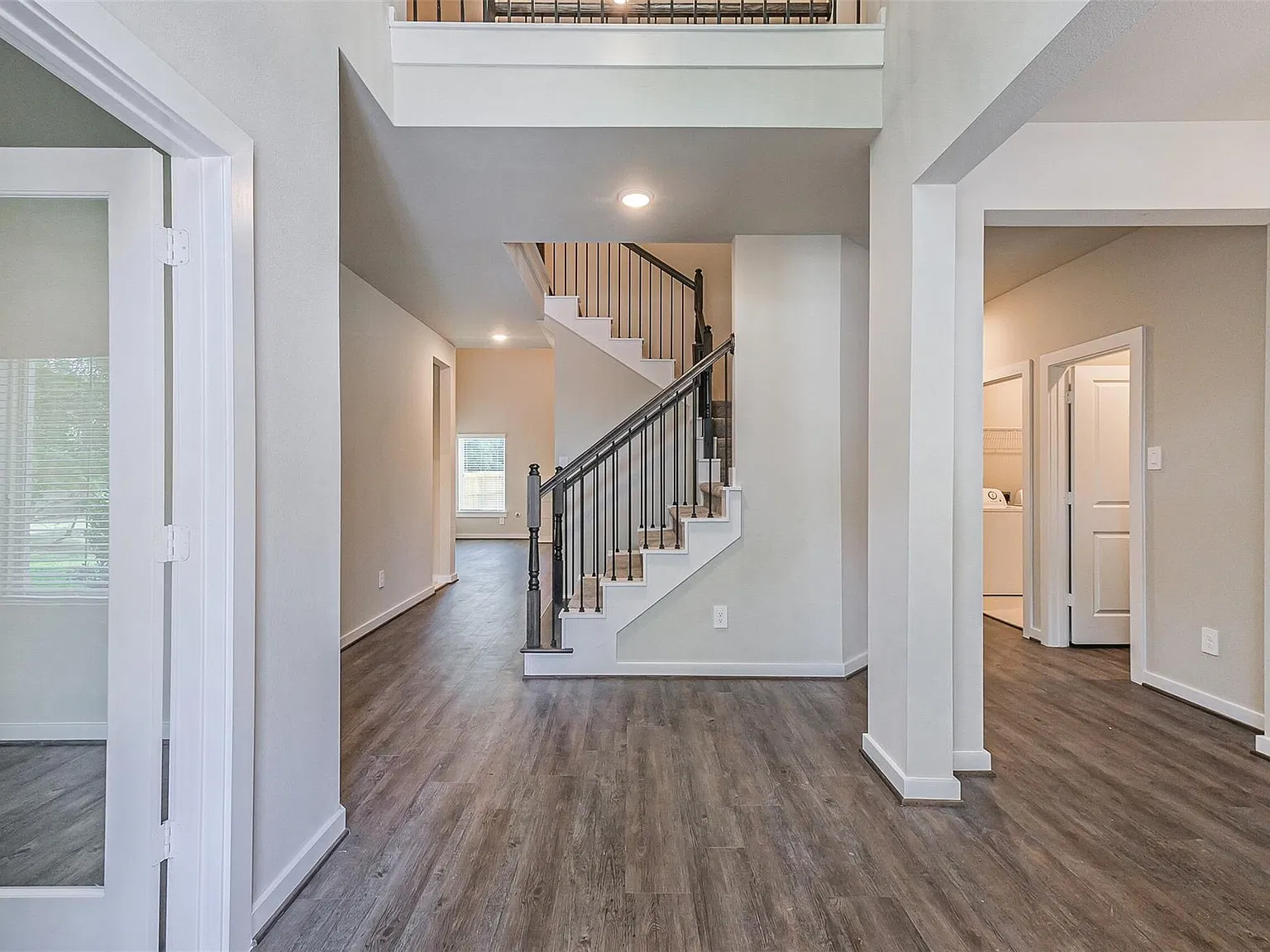 4 bed, 4.5 bath, 3055 sqft, $3,850 — Photo 3