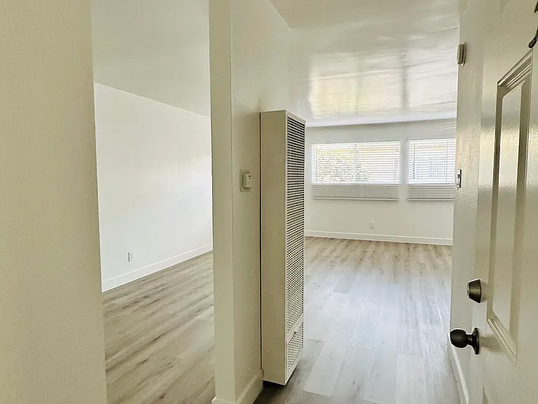 8657 Balboa Blvd #3 — Photo 4