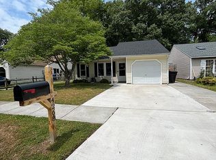 4268 Smokey Lake Dr, Virginia Beach, VA 23462