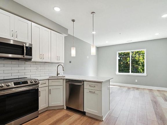 3rd image of 2401 N Randolph St #1