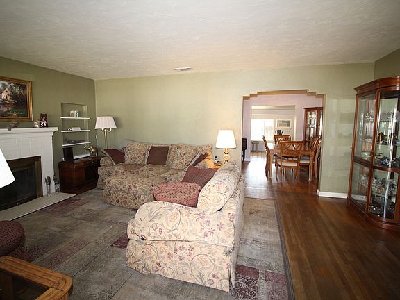 3rd image of 531 W Lamona Ave