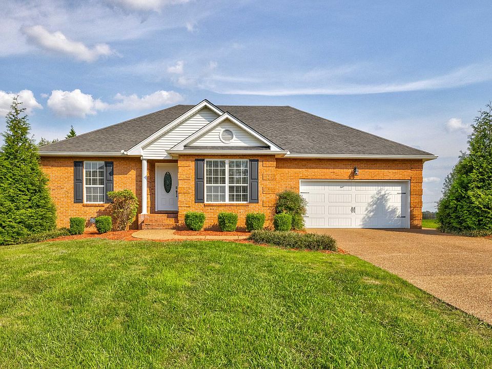 1st image of 407 Woodlands Dr