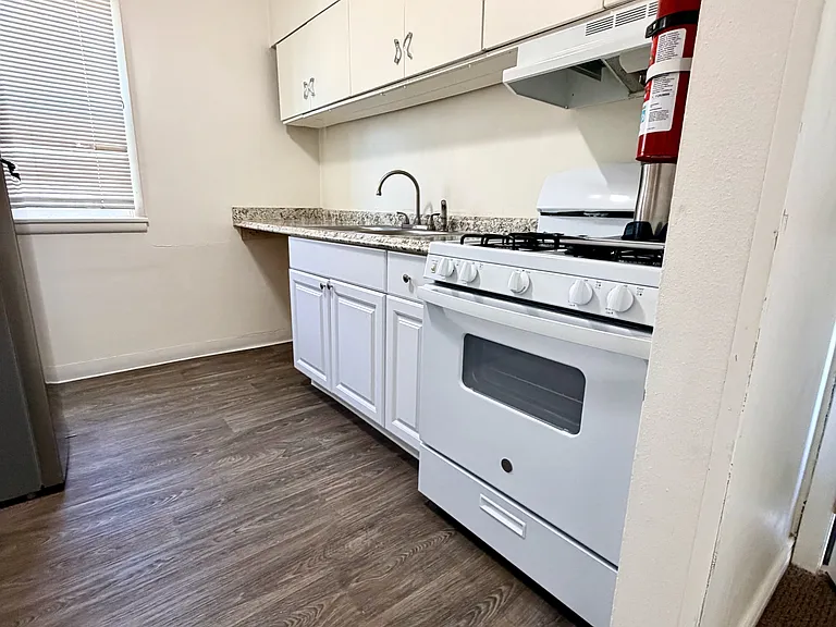 1825 6th Ave N #8 — Photo 4