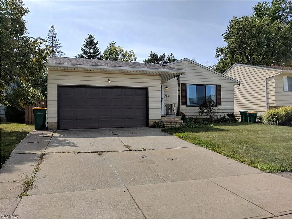 14588 Rochelle Dr photo 1