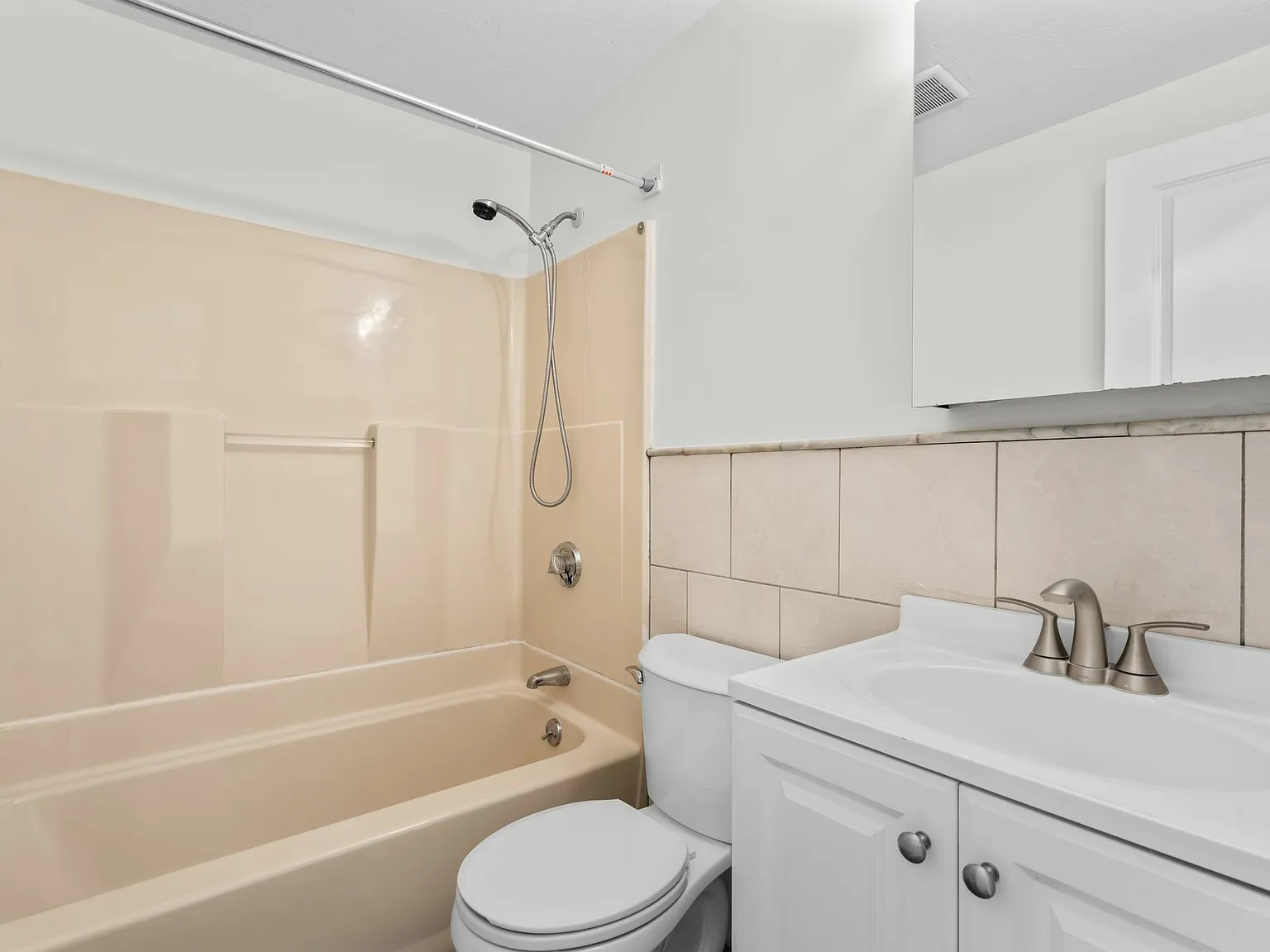 754 Huntington Avenue - Unit 3 — Photo 4