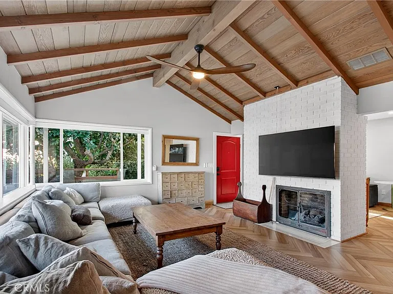 225 Iris Ave — Photo 4