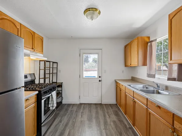38515 36th St E, Palmdale, CA 93550