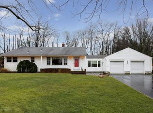 5 Westwood Dr, Lincroft, NJ 07738