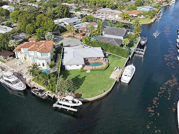 3rd image of 13305 Biscayne Island Ter