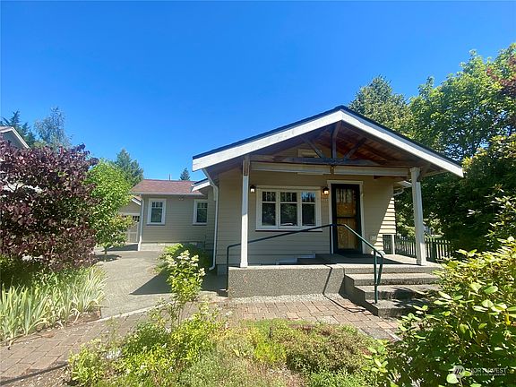 4th image of 1004 NE TULLIS Street