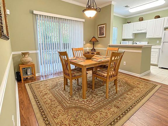 2nd image of 2585 Laurel Cir NW