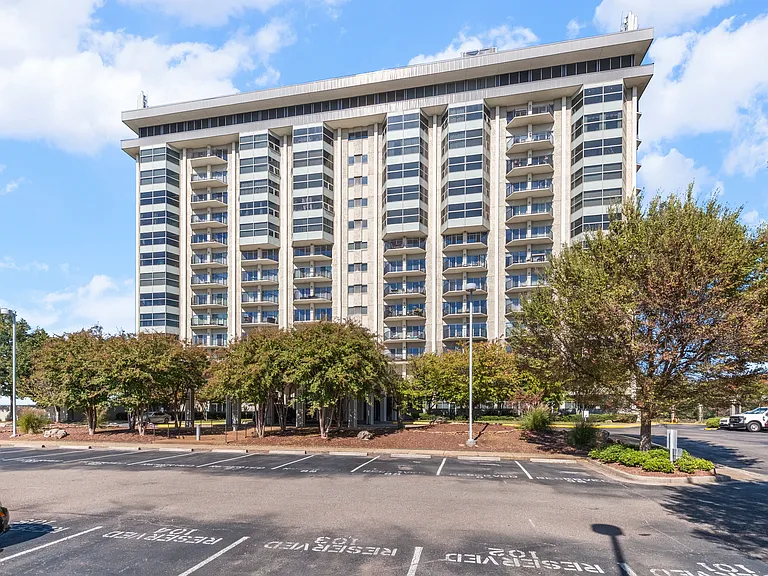 655 S Riverside Dr #104 — Photo 27