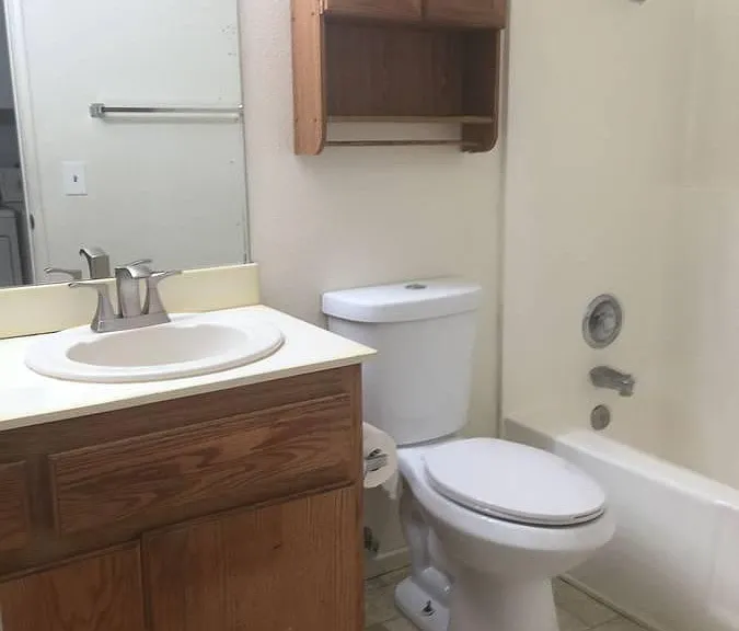 655 E Washington Ave — Photo 14