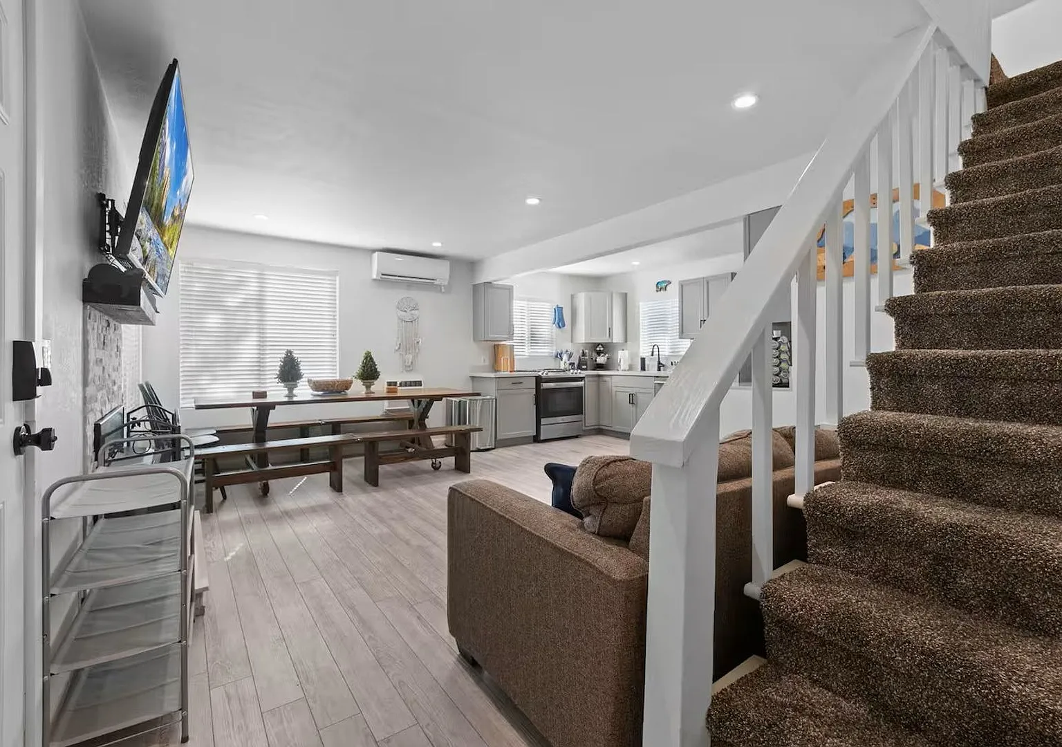 Fully Furnished Twain Harte Retreat with Private Lake Access & Walk to Downtown — Photo 4