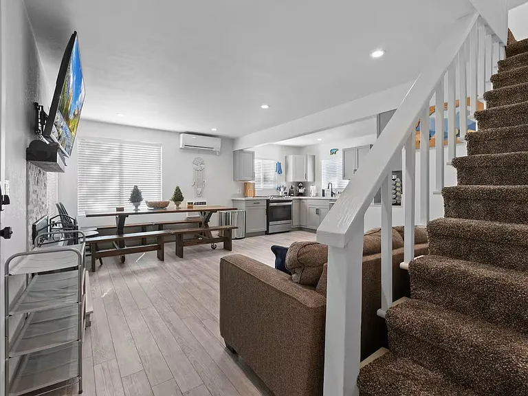 23012 Strauch Dr — Photo 4