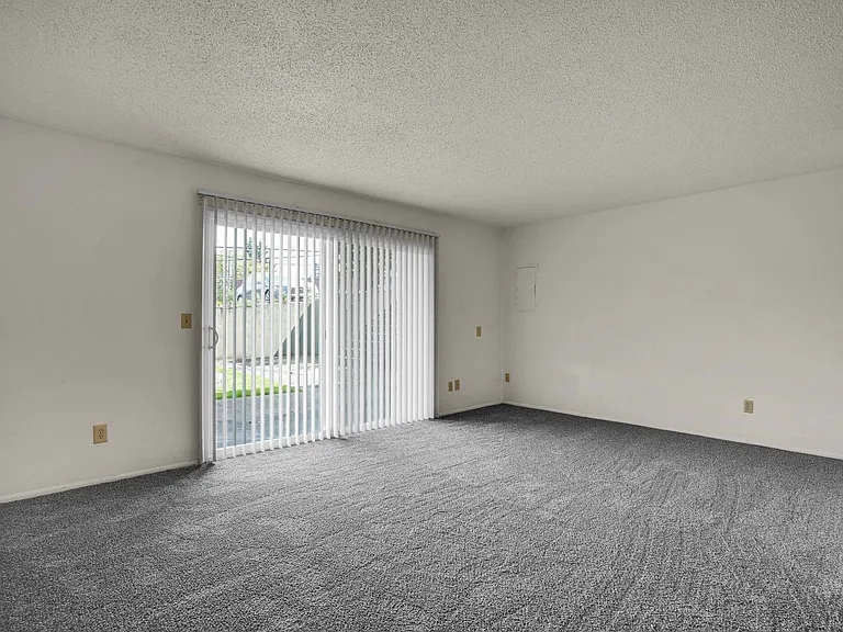 Barbur Place SE Portland — Photo 17