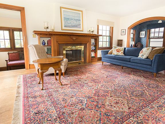 4th image of 11 Olney Dr W
