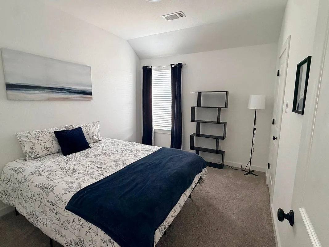 3 bed, 1.0 bath, 2664 sqft, $750 — Photo 4