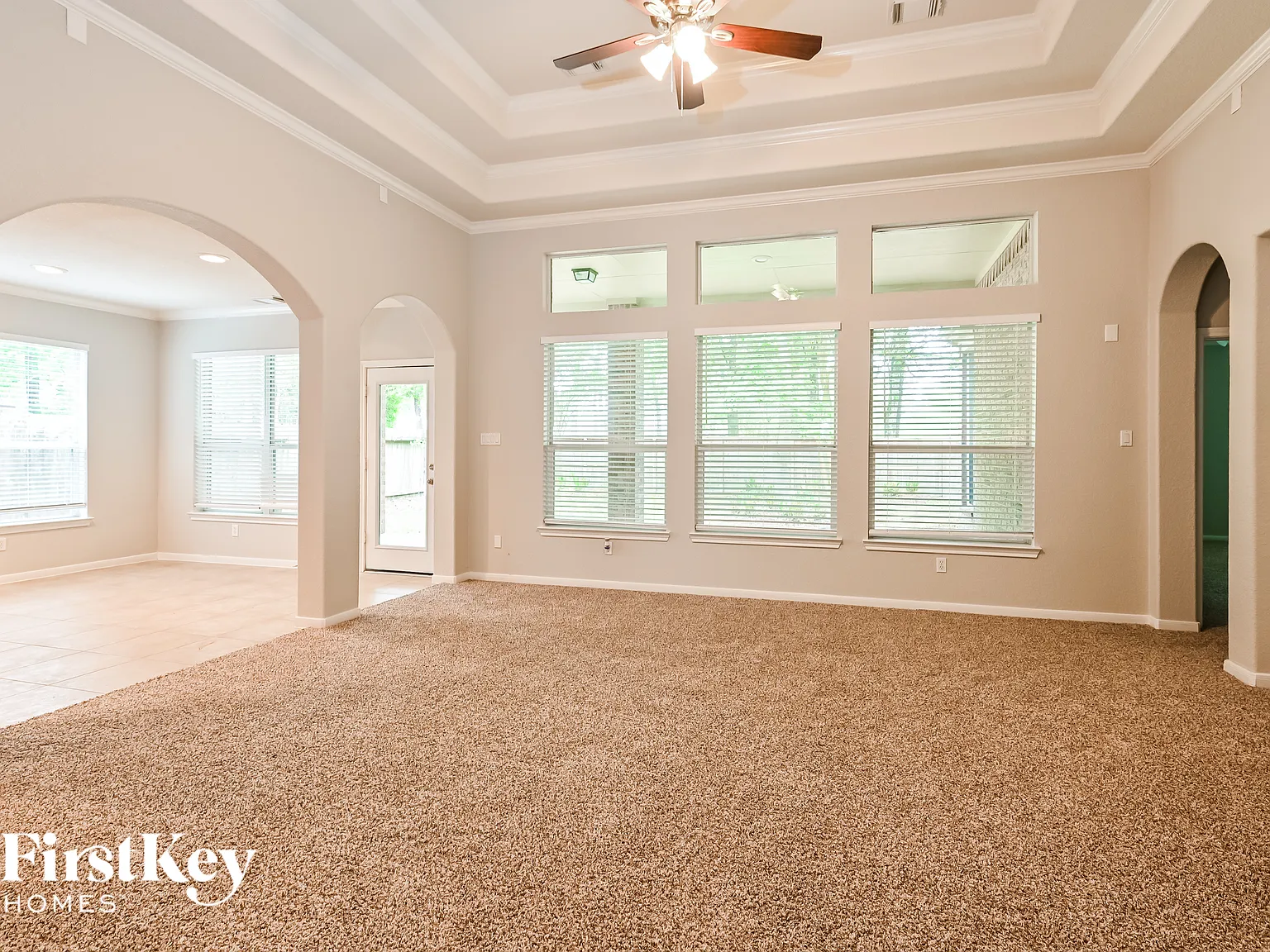 4 bed, 3.5 bath, 3690 sqft, $3,030 — Photo 3