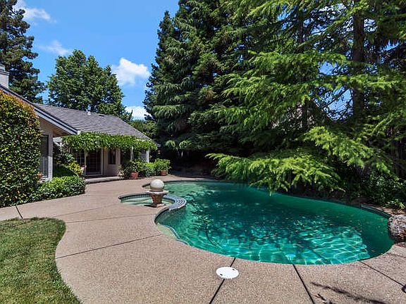 2nd image of 4395 Brisbane Cir