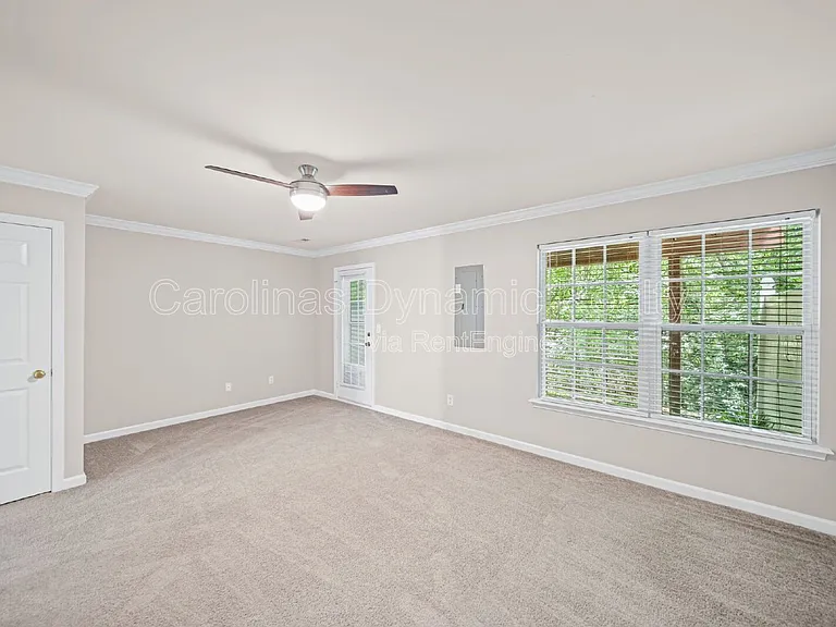 1526 Royal Auburn Ave — Photo 28