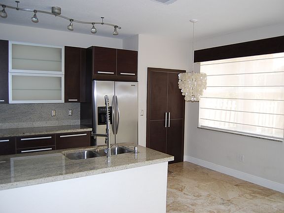 3rd image of 11479 NW 76th St