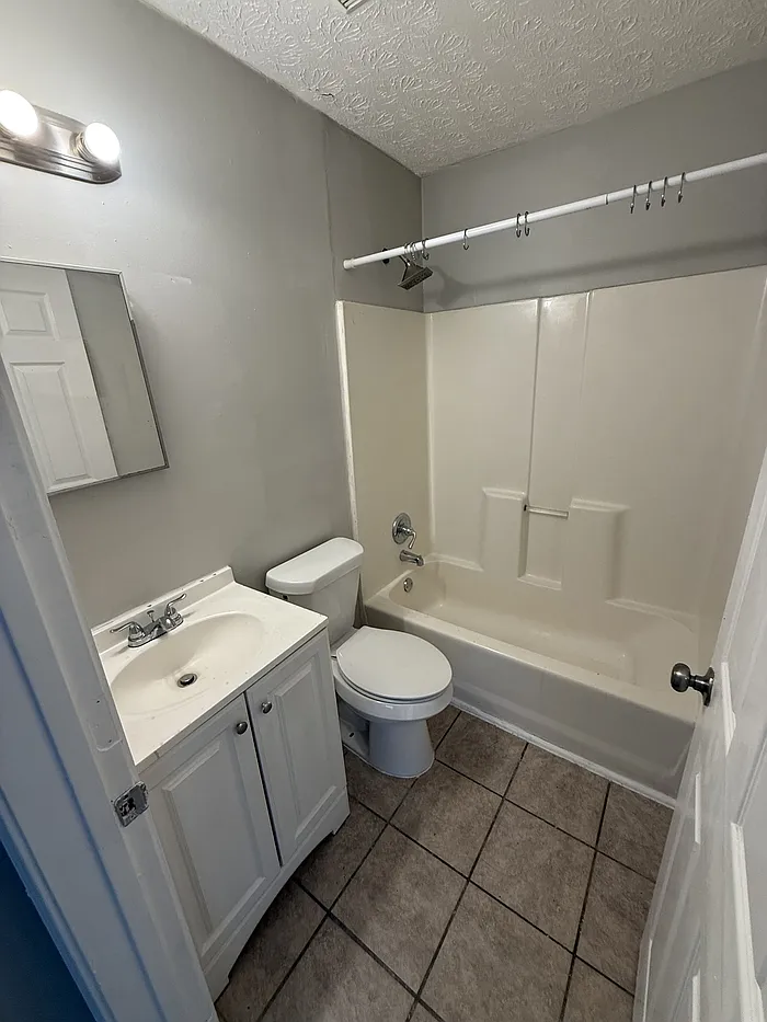 2 bed, 1.0 bath, $1,800 — Photo 3