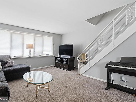 3rd image of 2755 Rhawn St