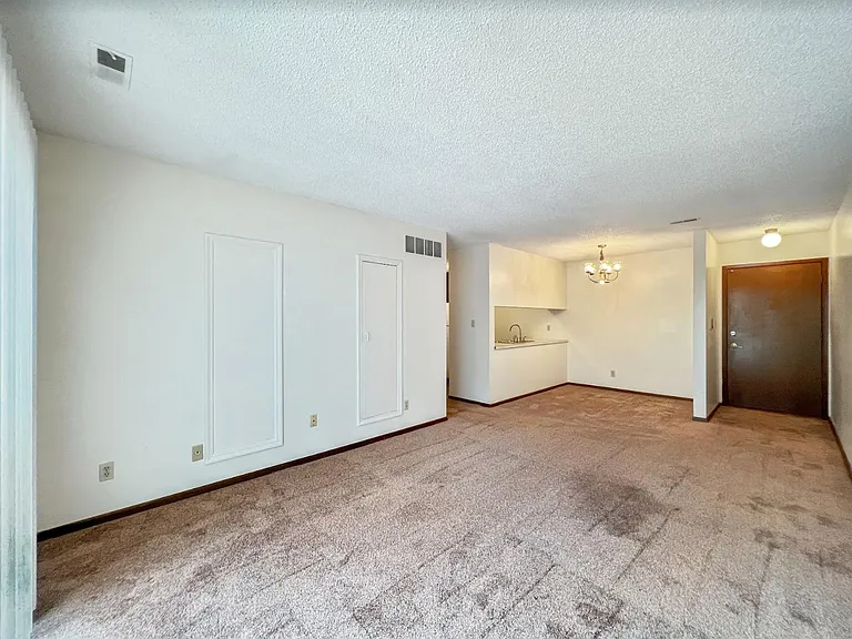 515 S 4th St #15 — Photo 3