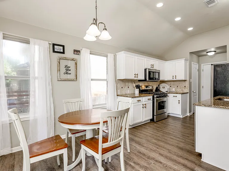 3625 Hawk Ridge St — Photo 14