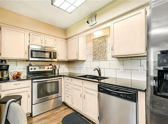 2nd image of 6056 NE Moonstone Dr
