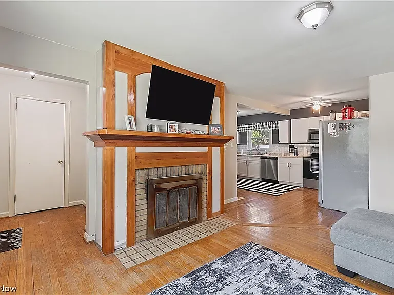 209 Grove Ave — Photo 17