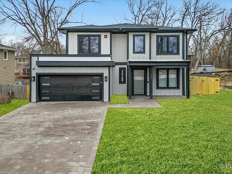 148 Oak St — Photo 1