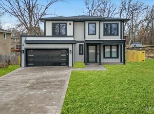 154 Oak St, Lake Zurich, IL 60047