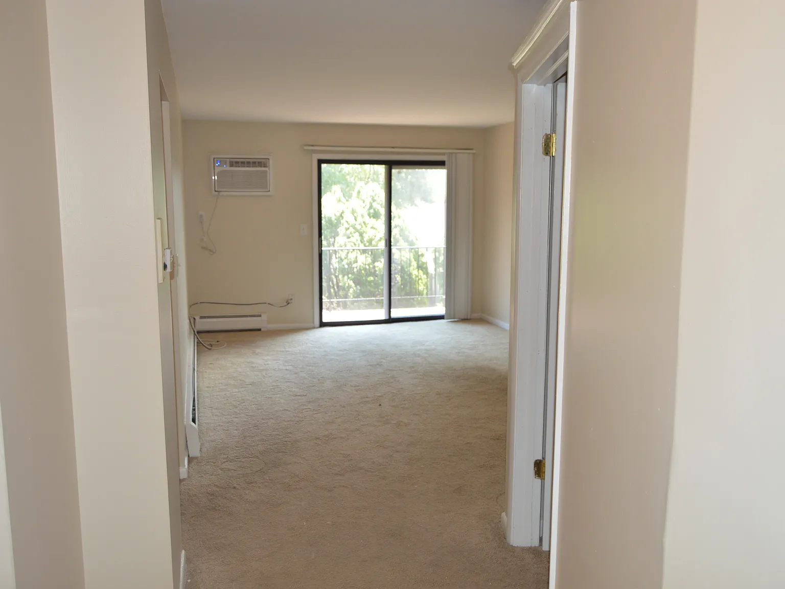 1 bed, 900 sqft, $1,550 — Photo 2