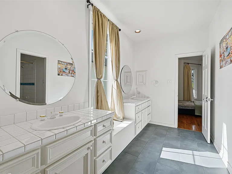 4923 Palmetto St — Photo 32