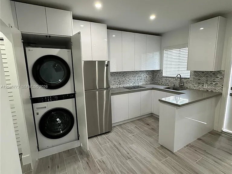 551 SW 57th Ave #2 — Photo 3