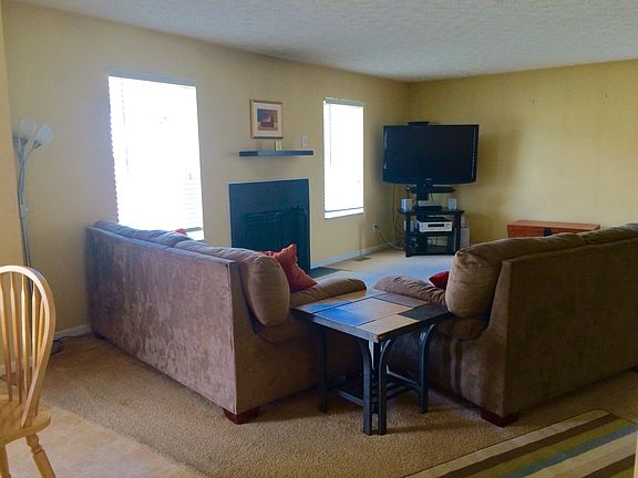 3rd image of 324 Masonglen Ct