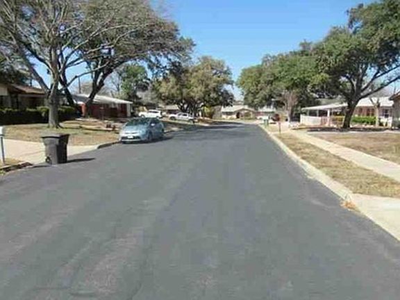 Exterior Neighborhood (street photo)