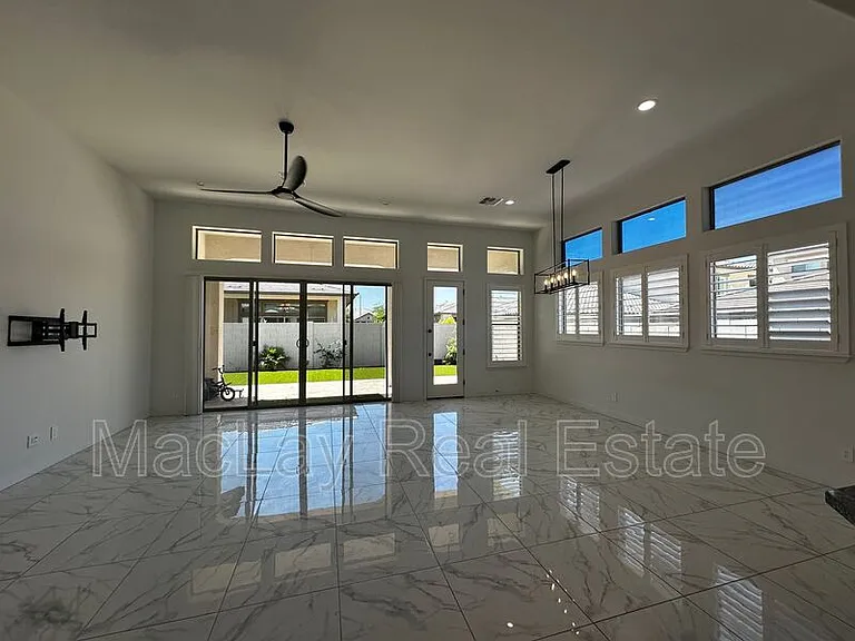 1979 W Lariat Ln — Photo 6