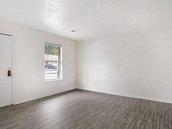 5th image of 4319 Sanders Ln APT 135