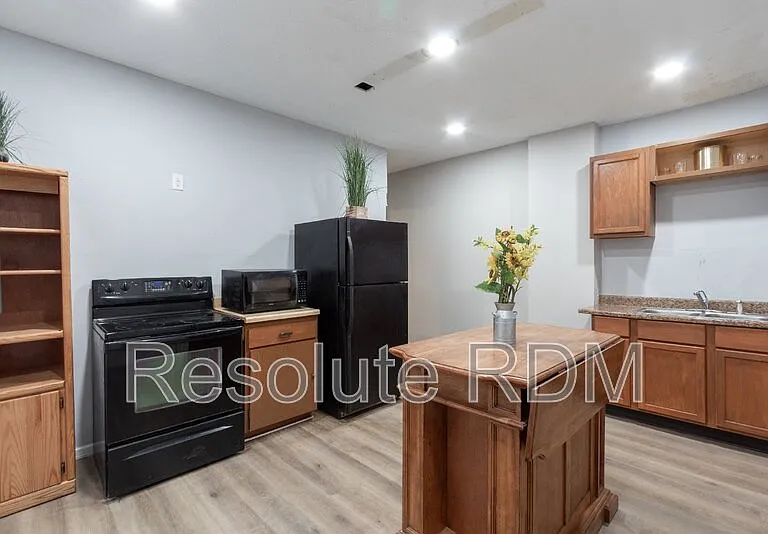 1920 Sugar Grove Ave — Photo 12
