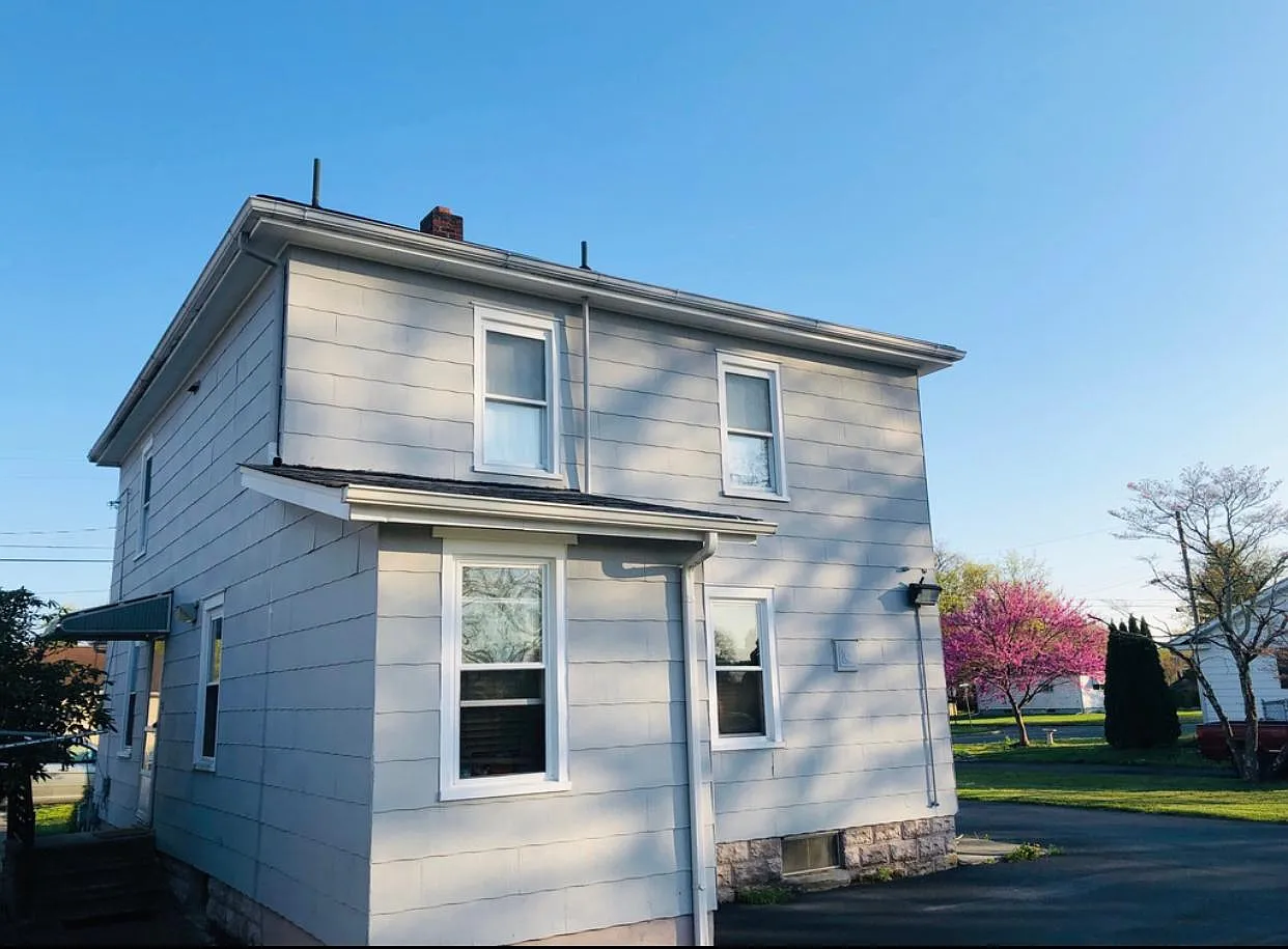 3 bed, $1,895 — Photo 3