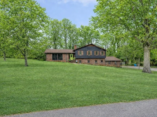 6 Devonshire Ln, Greenville, SC 29617