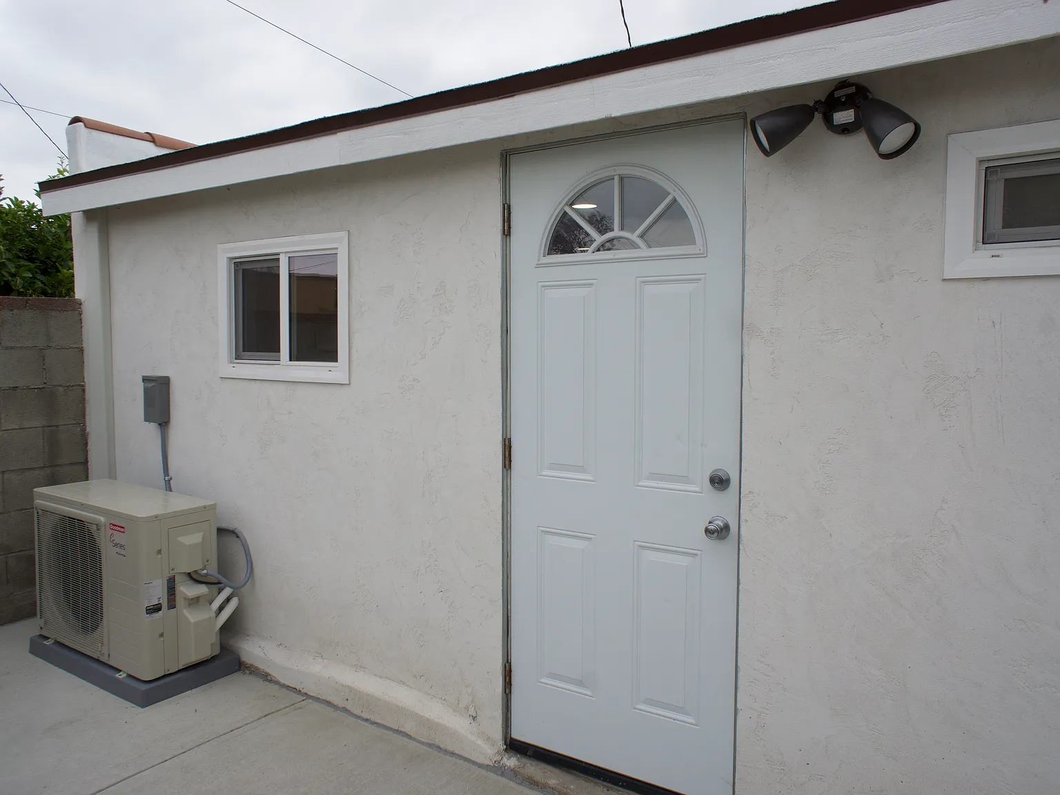 8642 San Luis Ave — Photo 1