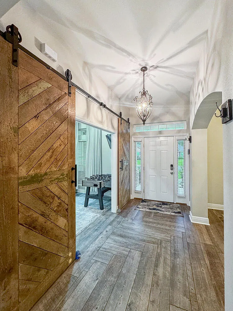 5 bed, 2800 sqft, $4,000 — Photo 1