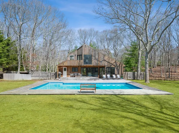 35 Diane Dr, East Hampton, NY 11937