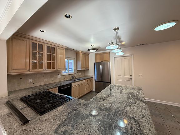 3rd image of 738 Niantic Dr