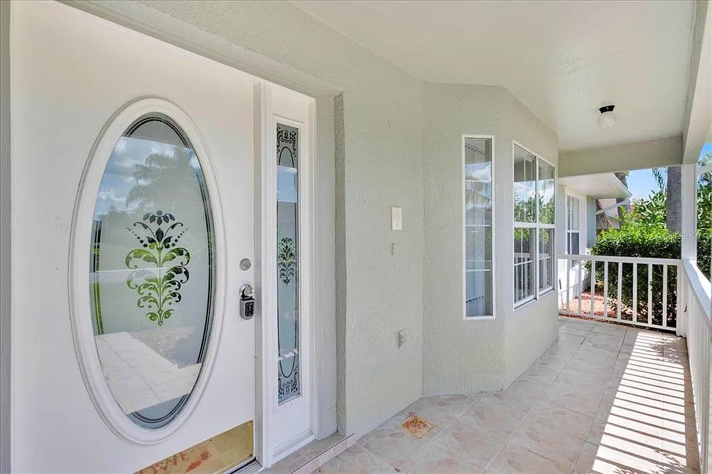 4 bed, 2.0 bath, 1971 sqft, $2,650 — Photo 3