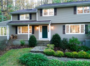 16 Twixt Hills Rd, Ridgefield, CT 06877